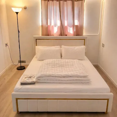 Renovated In A Prime Location With Easy Access Appartement *