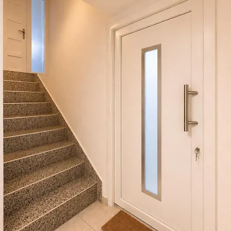 Renovated In A Prime Location With Easy Access Appartement Stuttgart